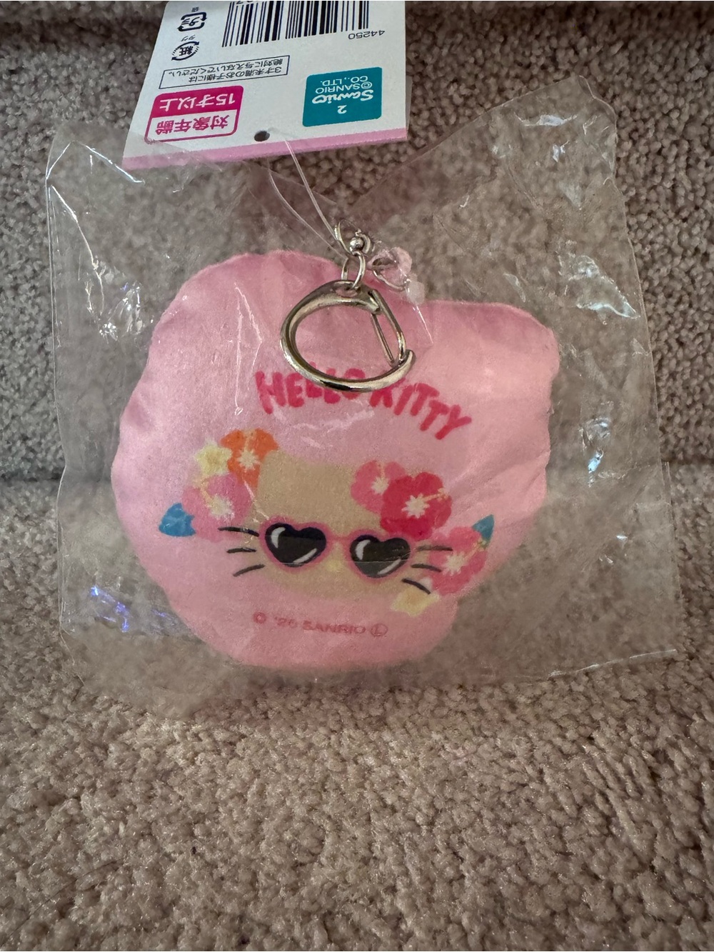 Hello Kitty Plush Keychain - Picture 2 of 4